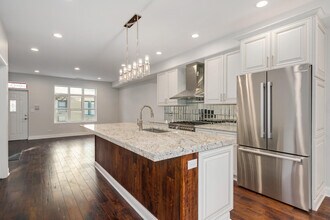 1919 N Drake Ave-Unit -B in Chicago, IL - Building Photo - Building Photo