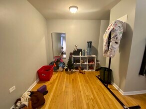 541 W Oakdale Ave in Chicago, IL - Building Photo - Building Photo