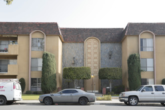 Devington Apartments in Downey, CA - Building Photo - Building Photo