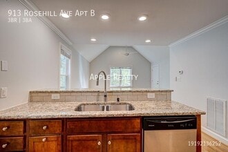 913 Rosehill Ave in Durham, NC - Foto de edificio - Building Photo