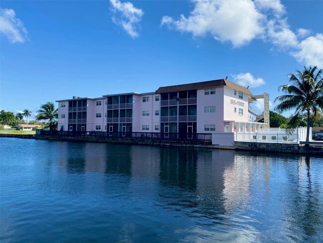 property at 2775 Taft St