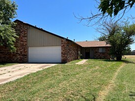 104 Crawford Ct in Norman, OK - Building Photo