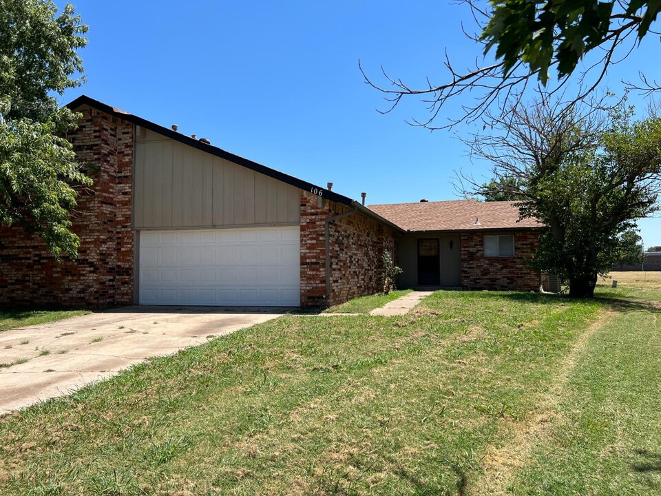 104 Crawford Ct in Norman, OK - Building Photo