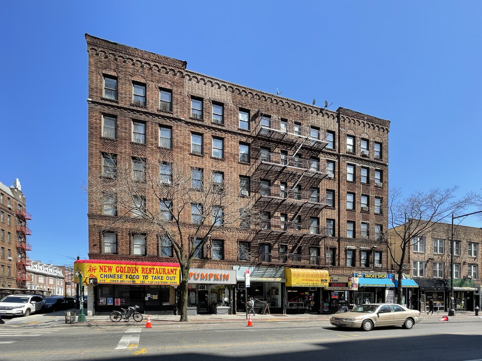 10 Maple Street in Brooklyn, NY - Building Photo