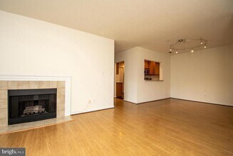 20273 Beechwood Terrace, Unit 102 in Ashburn, VA - Building Photo - Building Photo