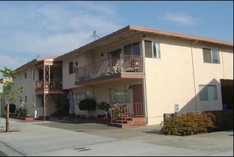 321 W Estudillo Ave in San Leandro, CA - Building Photo - Building Photo