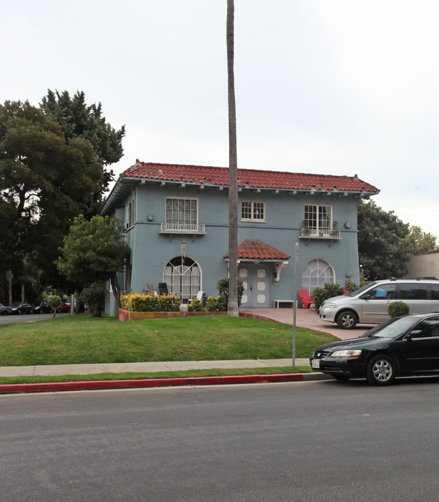 6200 De Longpre Ave in Los Angeles, CA - Building Photo