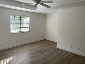 4256 Vineyard Cir in Weston, FL - Building Photo - Building Photo