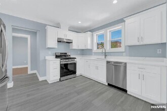 229 Columbia Ave in Cliffside Park, NJ - Building Photo - Building Photo