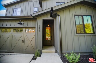 1979 Alexandria Ave in Los Angeles, CA - Building Photo - Building Photo