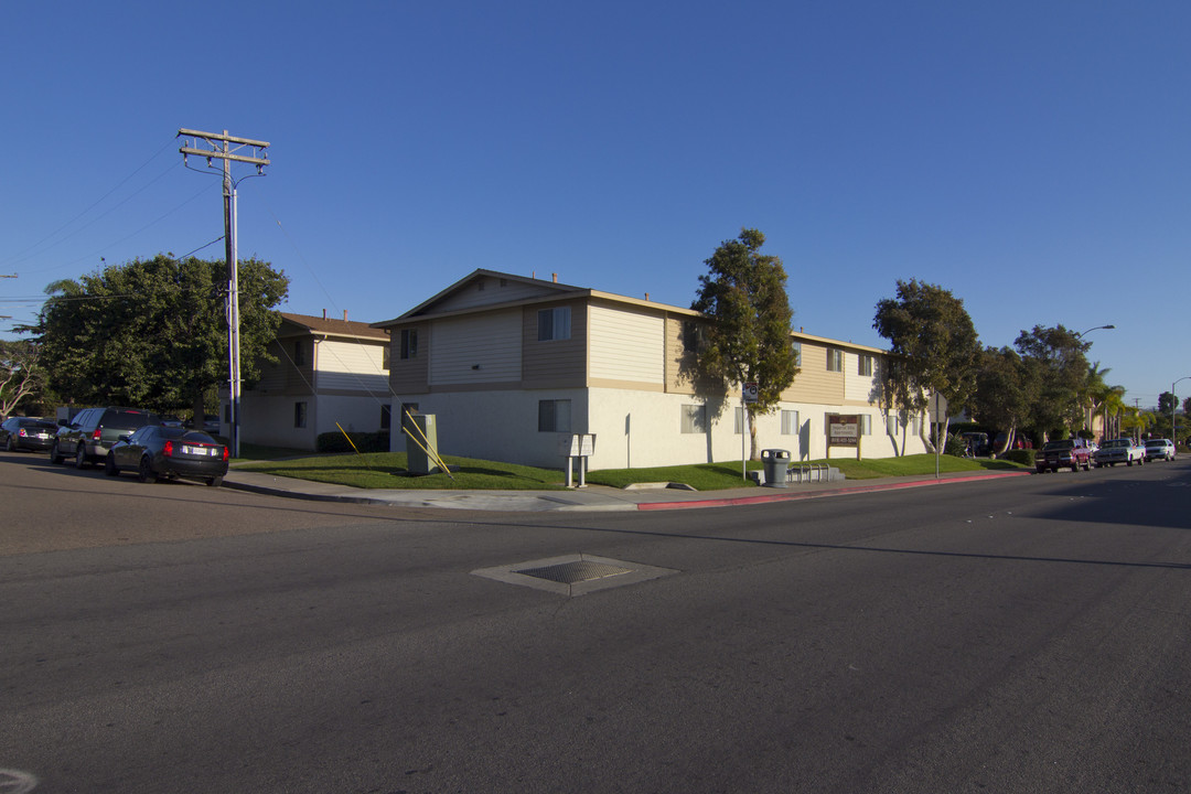 Casa del Sol in Imperial Beach, CA - Foto de edificio