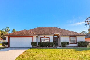 8244 International Village Dr in Jacksonville, FL - Building Photo