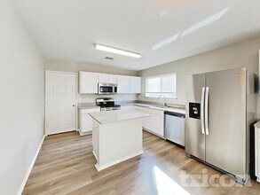 156 Jefferson Dr in Venus, TX - Foto de edificio - Building Photo