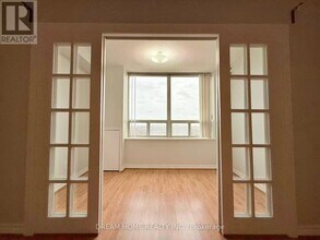 115 Omni Dr in Toronto, ON - Building Photo - Building Photo