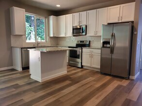 6908 Liberty Ln in Tumwater, WA - Building Photo - Building Photo