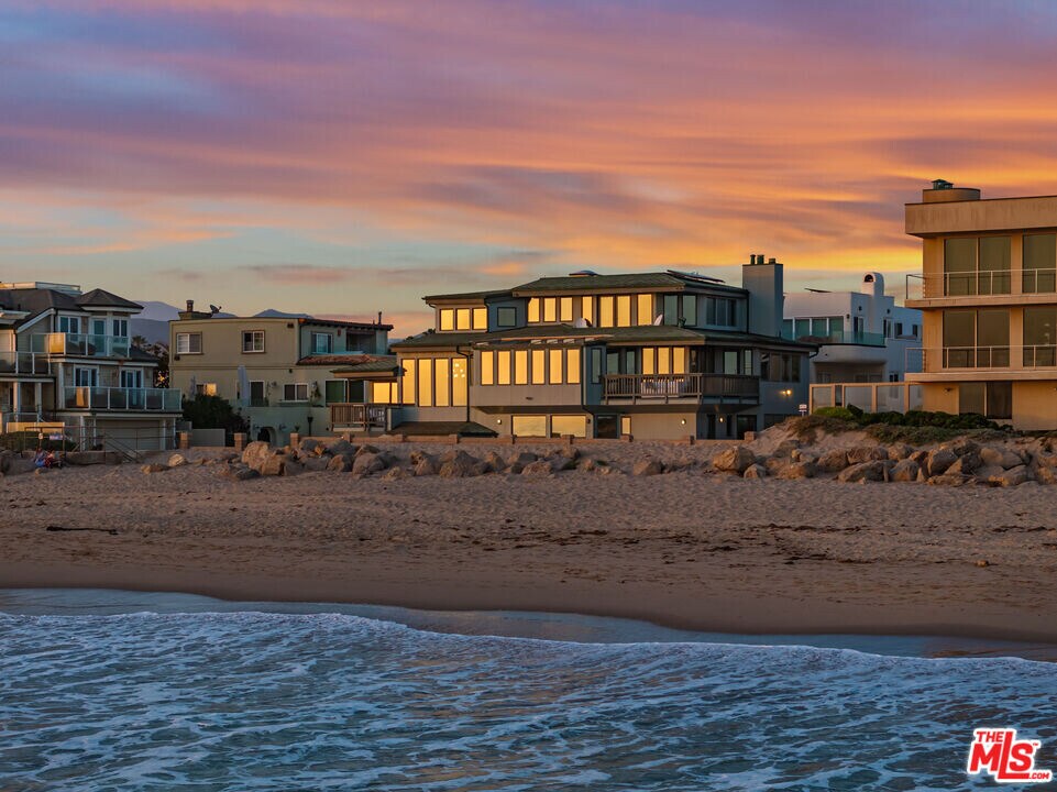 1448 Nathan Ln in Ventura, CA - Building Photo