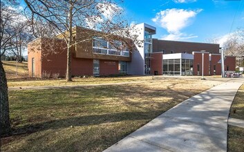 102 Sloan Rd in Nashville, TN - Foto de edificio - Building Photo