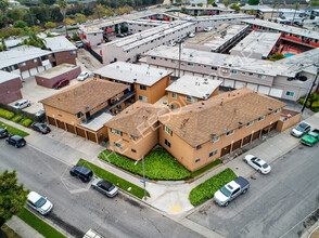 500 E 51st St in Long Beach, CA - Building Photo - Building Photo