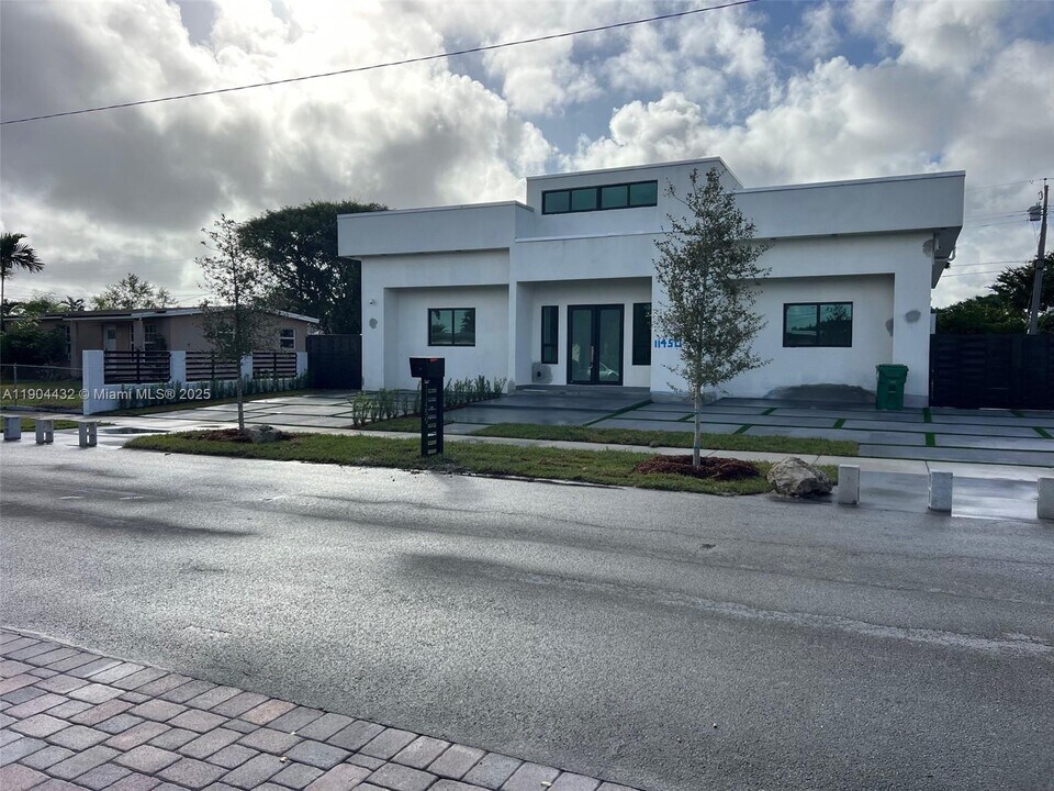 11450 SW 59th Ter in Miami, FL - Foto de edificio