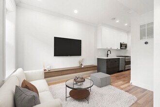 44 Grove St, Unit 3 in Boston, MA - Foto de edificio - Building Photo