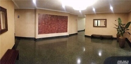 102-12 65th Ave-Unit -D21 in Queens, NY - Building Photo - Building Photo