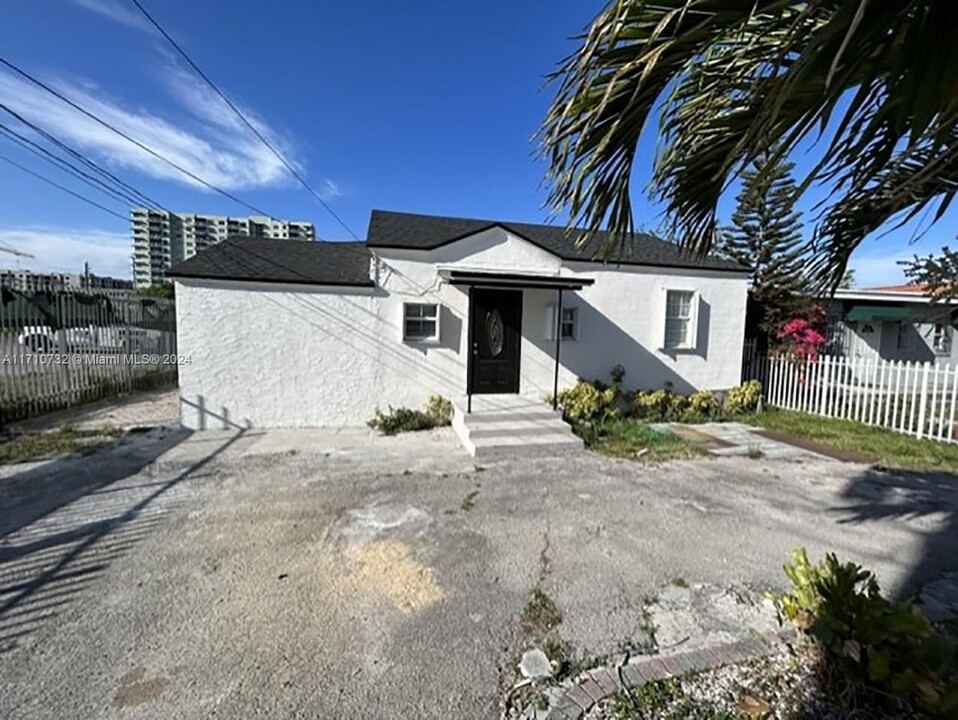 3527 NW 34th St in Miami, FL - Building Photo