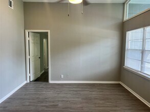 805 N 12th St in La Porte, TX - Building Photo - Building Photo