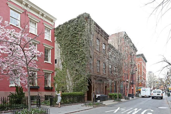 33-35 Morton St in New York, NY - Foto de edificio - Building Photo