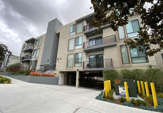 AtSix - 6908 Knowlton Pl in Los Angeles, CA - Building Photo - Building Photo