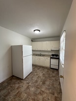 1002 Johnstown Ave, Unit A in Salina, KS - Building Photo