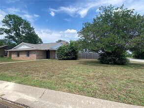 2111 Wisteria St in Denton, TX - Building Photo - Building Photo