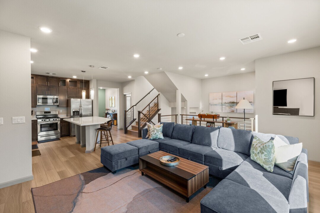 8044 Carpenter Creek Ave in Las Vegas, NV - Building Photo