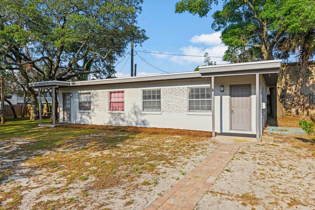 718 Eglin Pkwy NE in Fort Walton Beach, FL - Building Photo