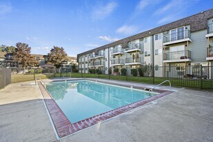 Valley Pines in Medford, OR - Building Photo