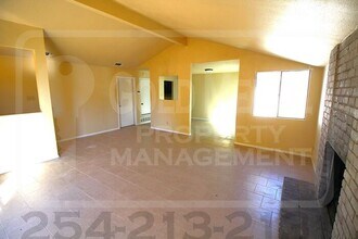 2002 Sherman Dr in Killeen, TX - Building Photo - Building Photo