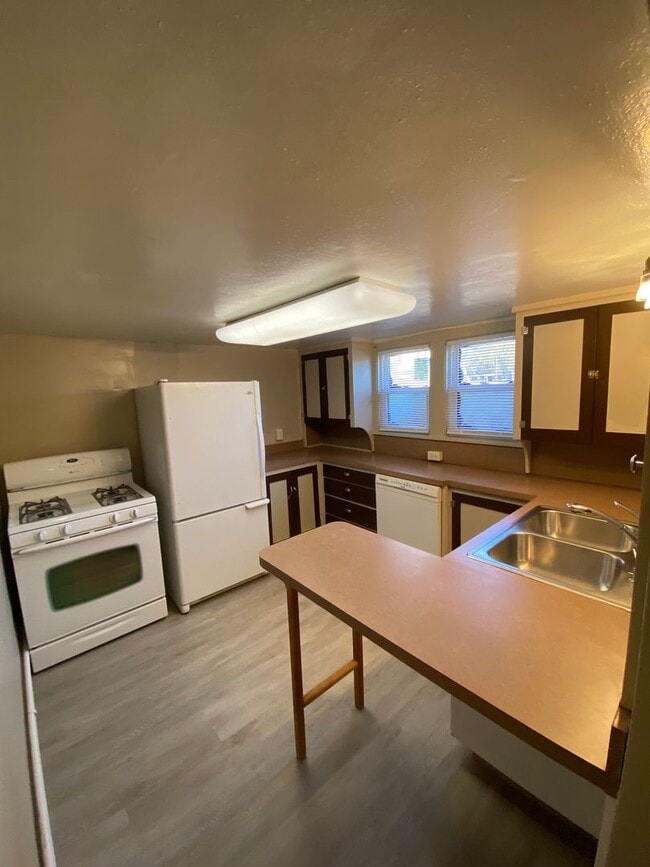 110 E Rosser Ave in Bismarck, ND - Building Photo - Building Photo