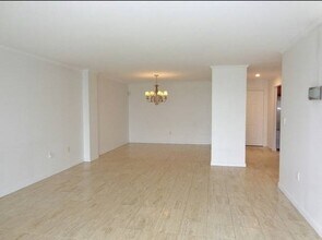 131 Coolidge Ave, Unit 112 in Watertown, MA - Building Photo - Building Photo