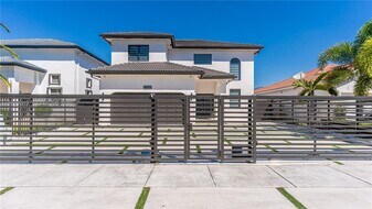 15817 SW 138th Terrace in Miami, FL - Building Photo