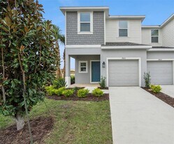 7621 WATERSCAPE Dr in Groveland, FL - Building Photo