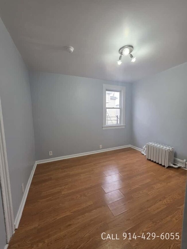 118 Waverly St in Yonkers, NY - Building Photo - Building Photo