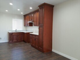 1339 1/4 W 93rd St in Los Angeles, CA - Building Photo