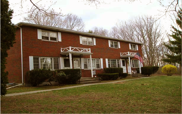 52-58 Dog Hill Rd in Dayville, CT - Foto de edificio