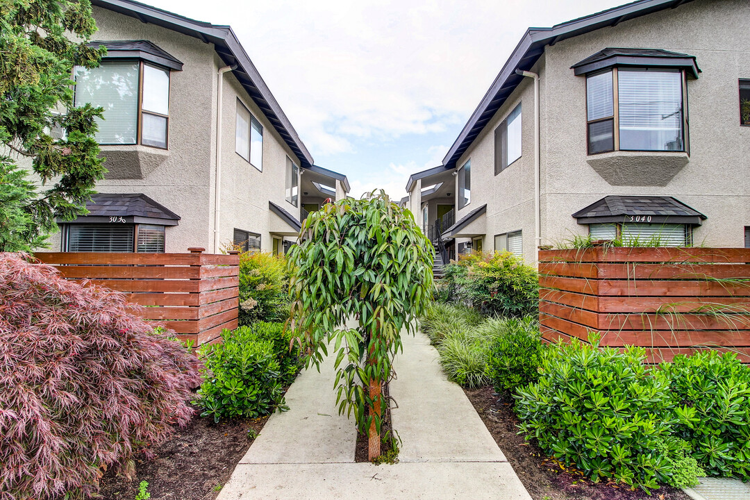 Alki 12 Apartments in Seattle, WA - Building Photo