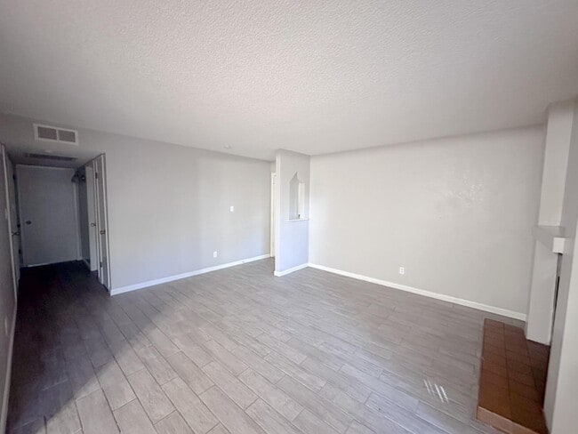 1550 W Ashlan Ave in Fresno, CA - Building Photo - Building Photo