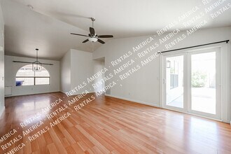 568 E Sherri Dr in Gilbert, AZ - Building Photo - Building Photo