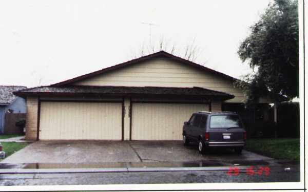 7321 Kelley Dr in Stockton, CA - Foto de edificio