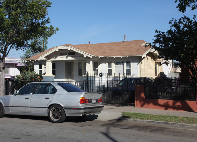 2336 Pasadena Ave in Long Beach, CA - Foto de edificio - Building Photo