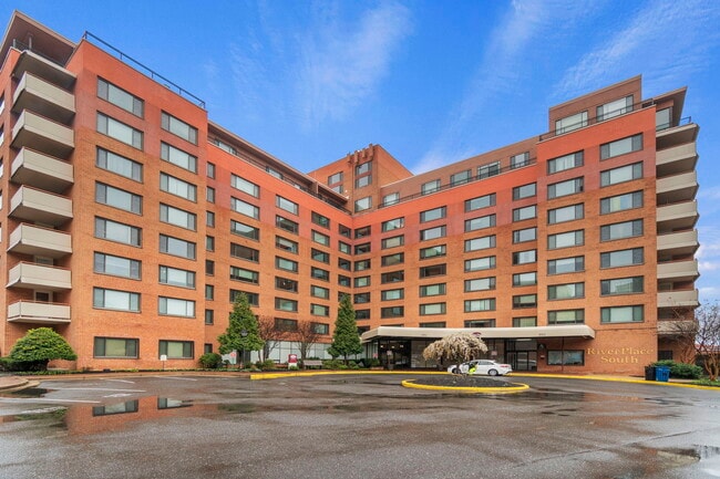 property at 1011 Arlington Blvd