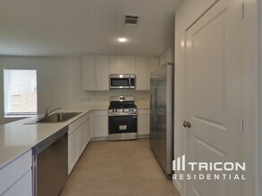3009 Dawn Sound Dr in Park Row, TX - Building Photo - Building Photo
