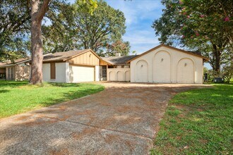 5423 Bent Bough Ln in Houston, TX - Building Photo - Building Photo